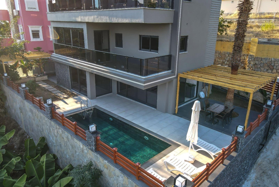 Newly Built 4 Storey Luxury Villa at Discounted Price in Mahmutlar