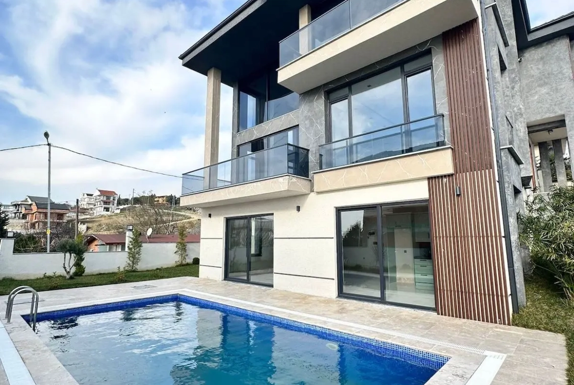 Detached Family Villa with Paranomic Sea View in Silivri